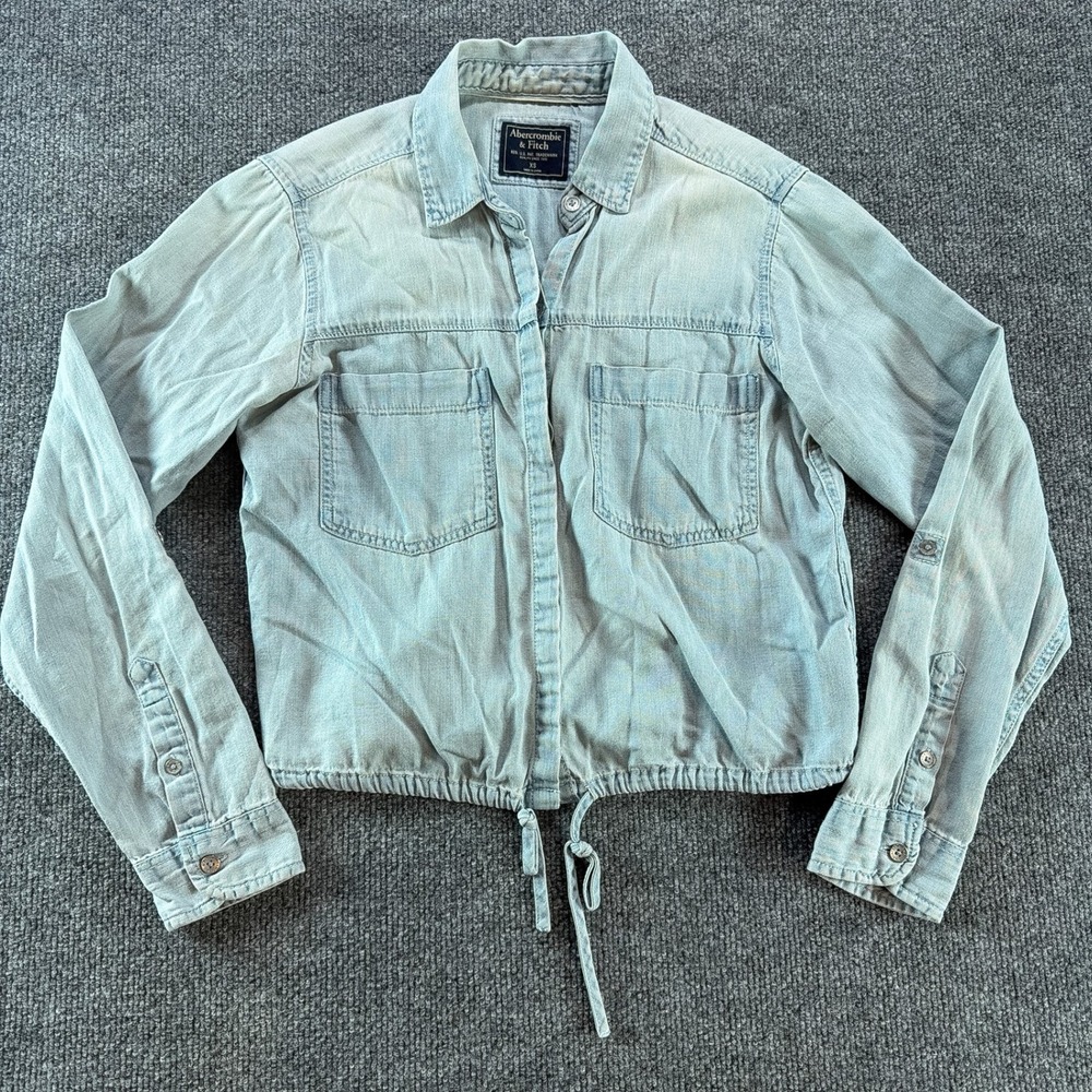 Abercrombie & Fitch Light Wash Chambray Cropped Drawstring Shirt XS Long Sleeve